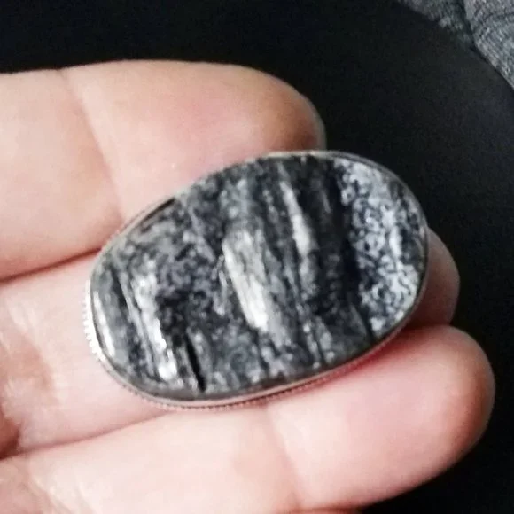 Raw Black Tourmaline Ring Sz 8 - Metaphysical Protection Stone - Goth - Picture 9 of 13